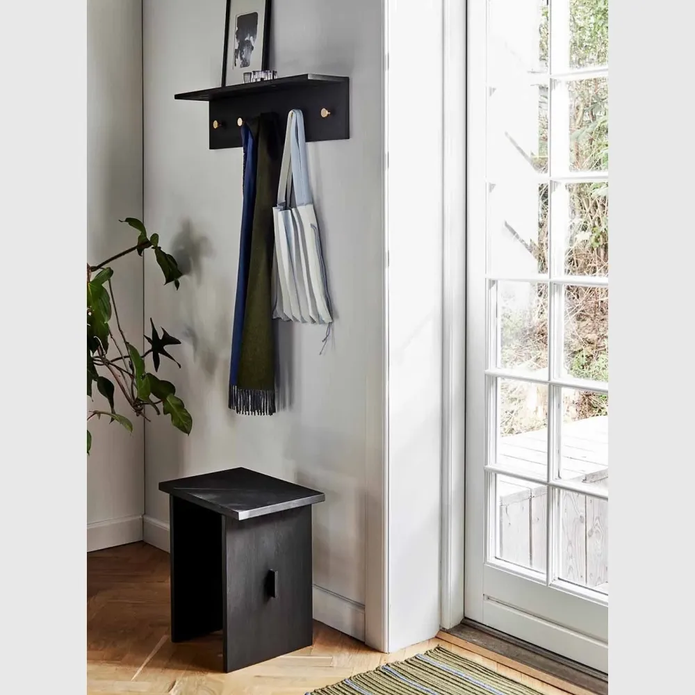 MOUD Home OAK skammel i egetræ - onyx