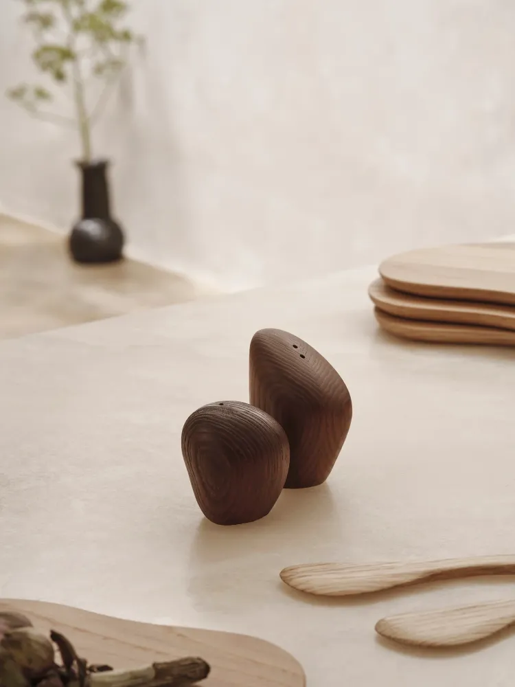 Cairn Salt and Pepper Shakers - Set 2 - Dark Brown Ferm Living - DK