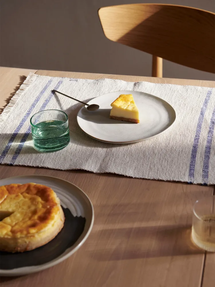 Flow Plate - Medium - Off-White Speckle Ferm Living - DK