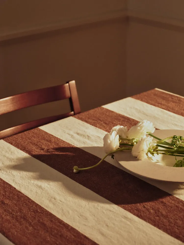 Hale Tablecloth - Chestnut/Frosted Lime Ferm Living - DK