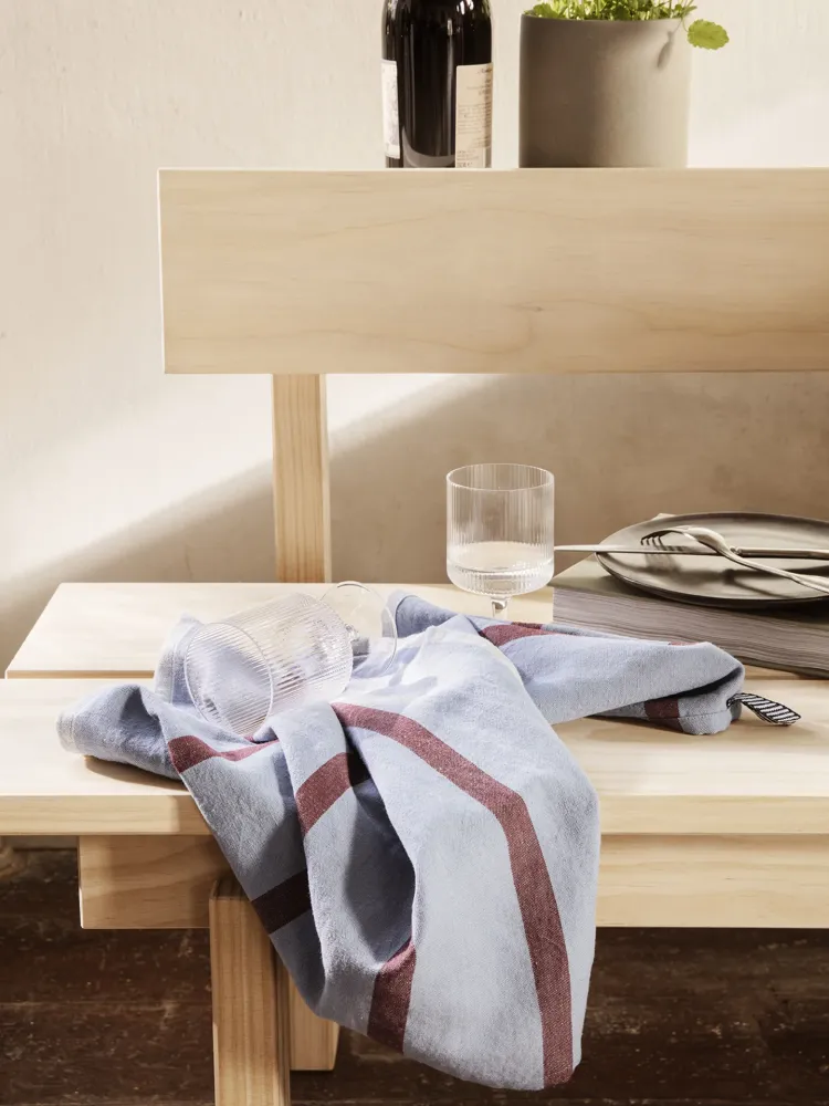 Hale Tea Towel - Faded Blue/Burgundy Ferm Living - DK