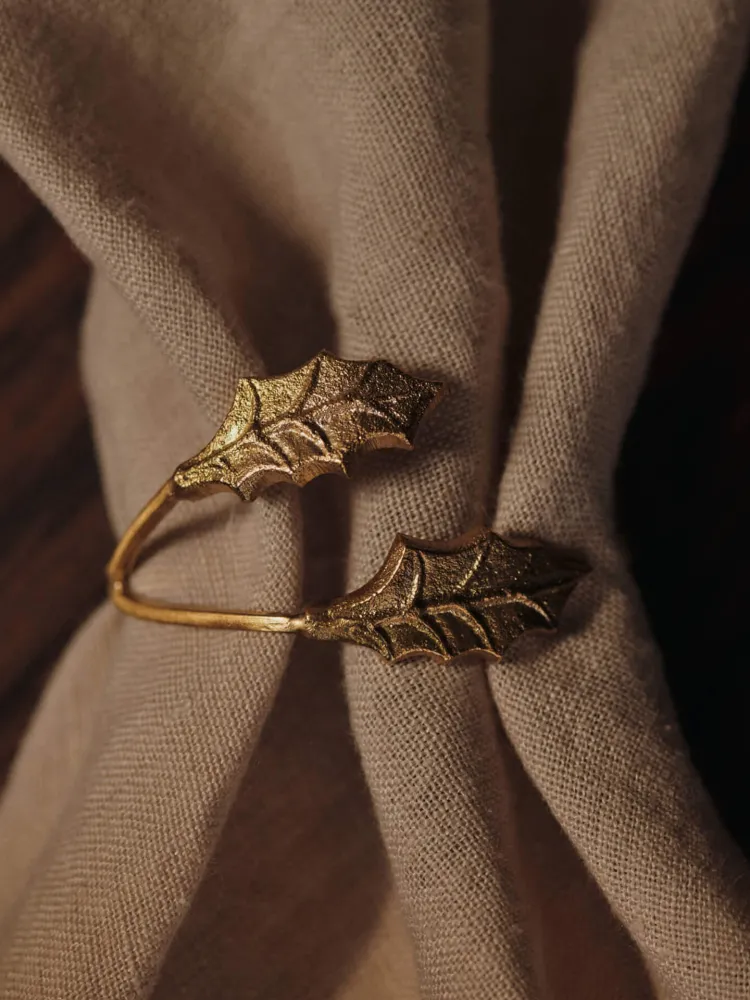 Holly Leaf Napkin Rings - Set 4 - Brass