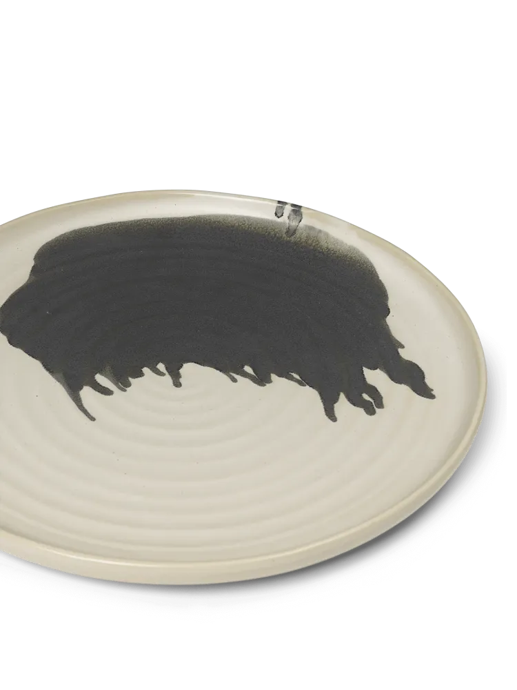 Omhu Centrepiece - Off-White/Charcoal