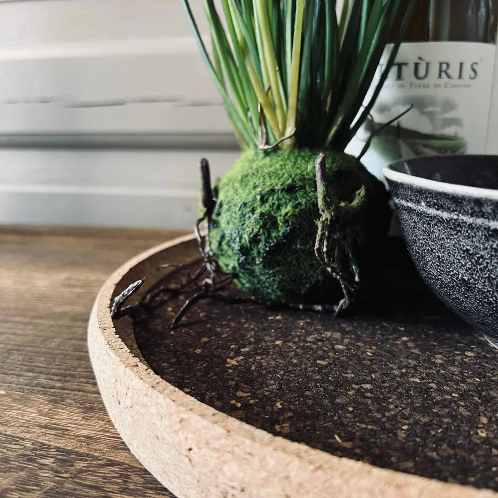 Bakke i kork - Mørk bund