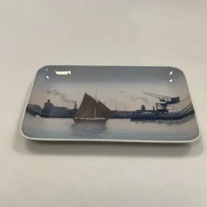 Bing og Grøndahl Aflang Bakke Tuborg Havn No. 1301 / 6581