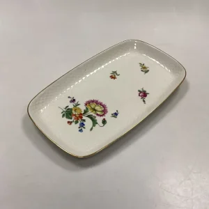 Bing og Grøndahl Saksisk Blomst, Creme Bakke No. 96