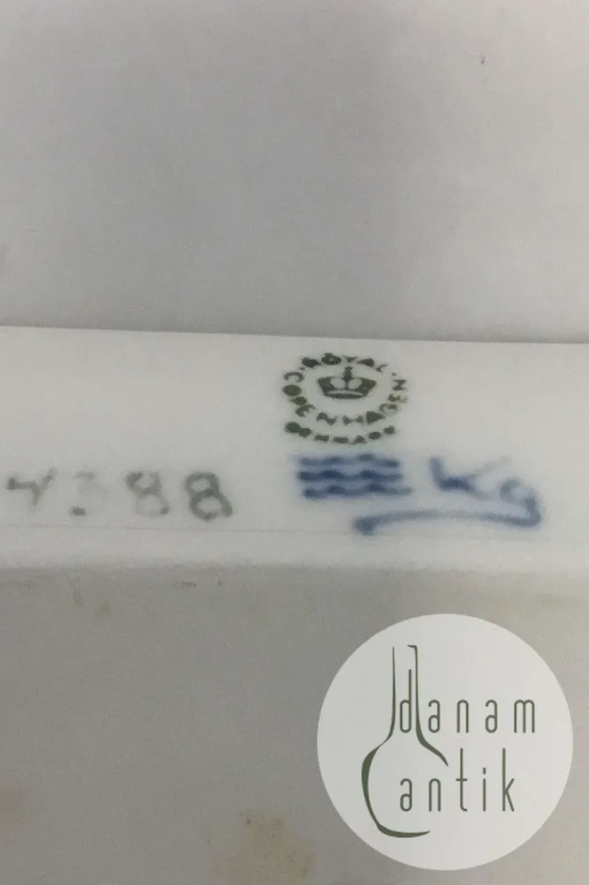 Royal Copenhagen aflang bakke med "Gamle Carlsberg" No 4388