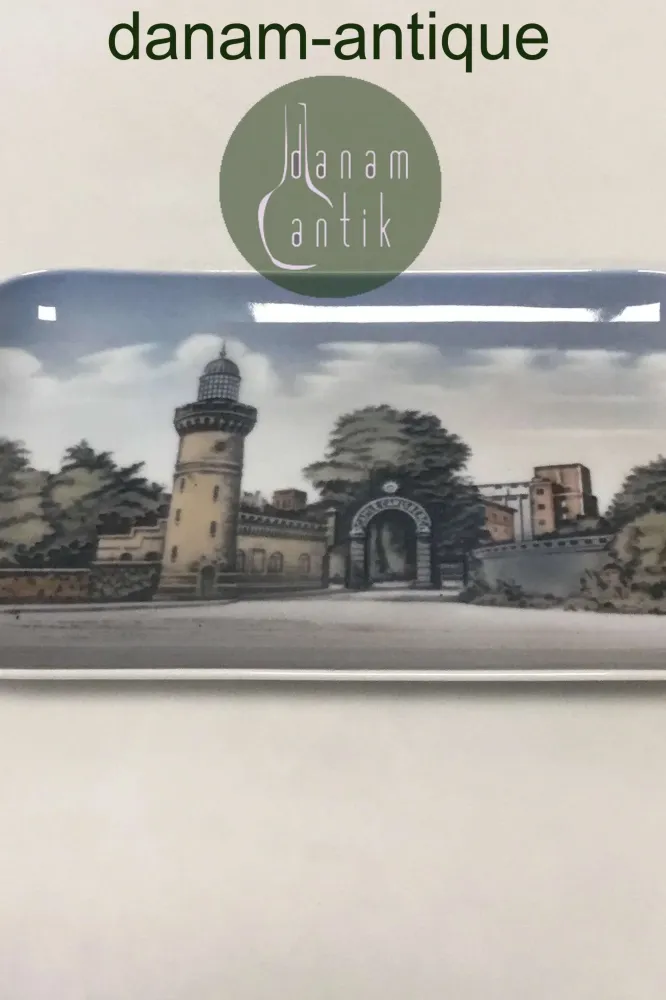 Royal Copenhagen aflang bakke med "Gamle Carlsberg" No 4388