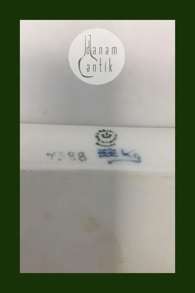 Royal Copenhagen aflang bakke med "Gamle Carlsberg" No 4388