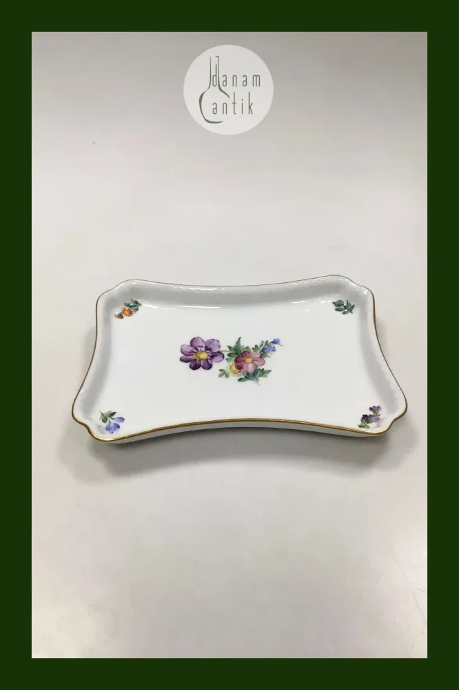 Royal Copenhagen Saksisk Blomst Let Bakke No 1694