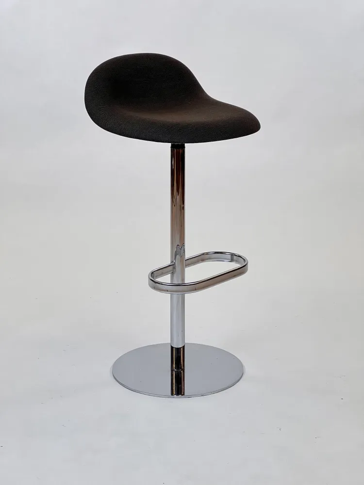 GUBI | 3D Bar Stool - Pivot Base - Polstret