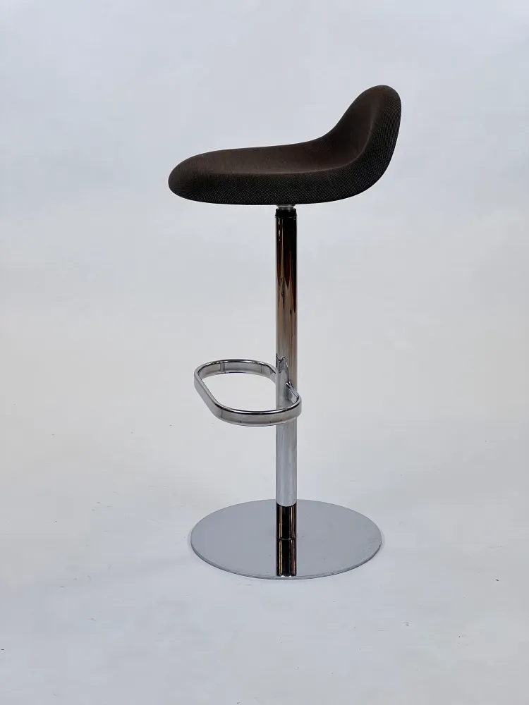 GUBI | 3D Bar Stool - Pivot Base - Polstret