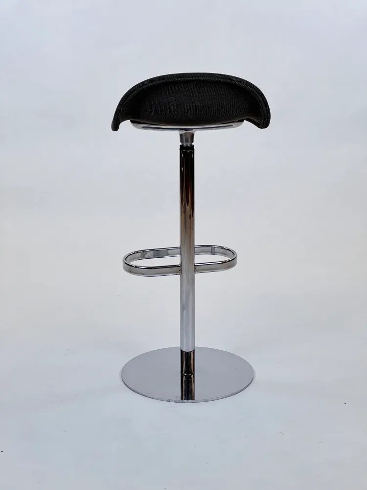 GUBI | 3D Bar Stool - Pivot Base - Polstret