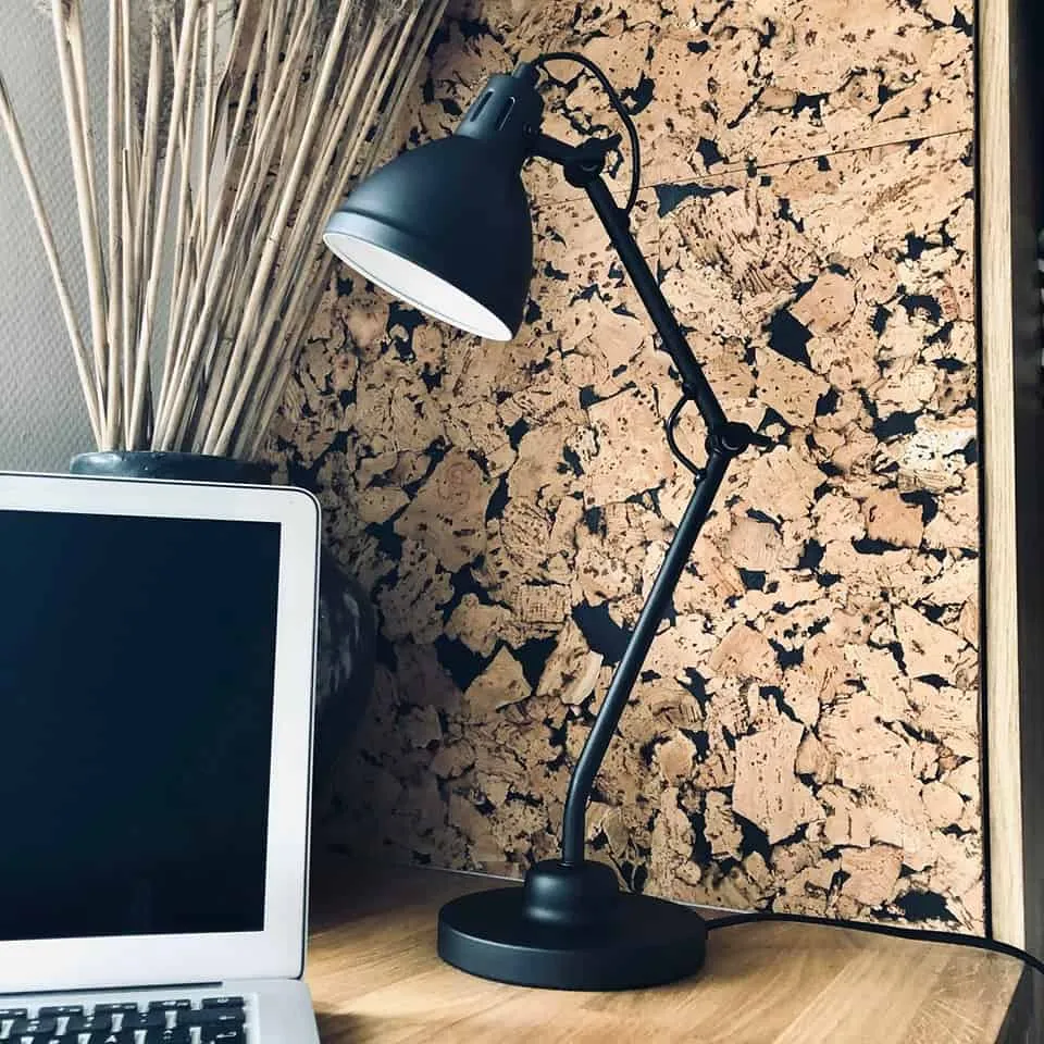 Bordlampe med "knæk" - Sort metal