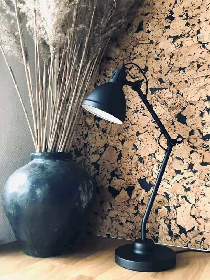 Bordlampe med "knæk" - Sort metal