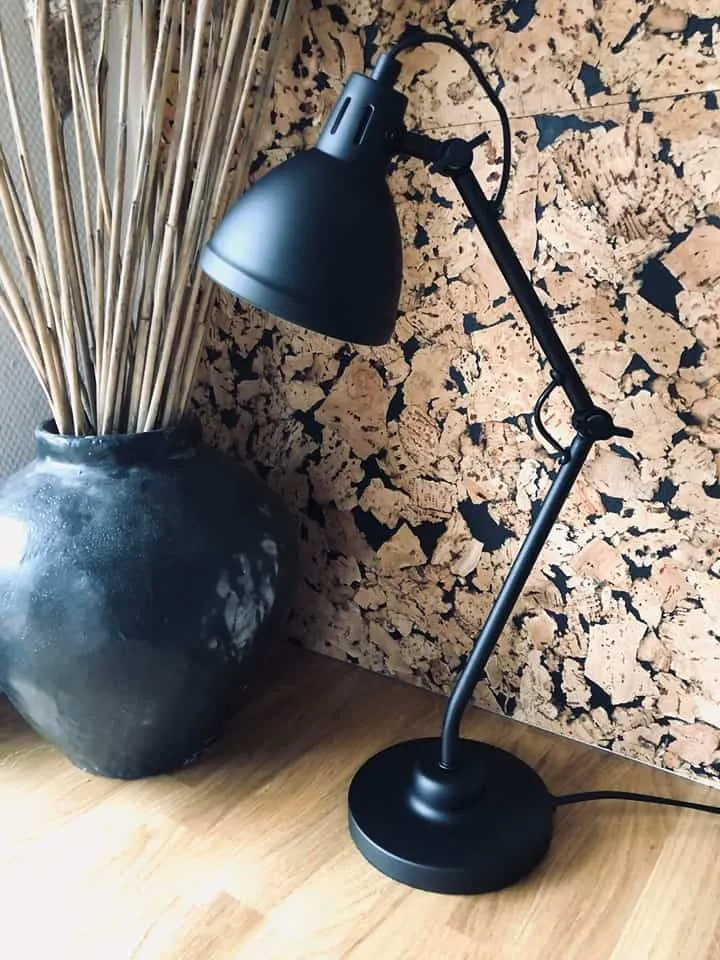 Bordlampe med "knæk" - Sort metal