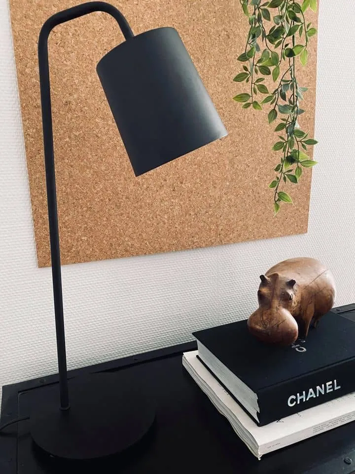 Stor bordlampe i sort metal - 56cm
