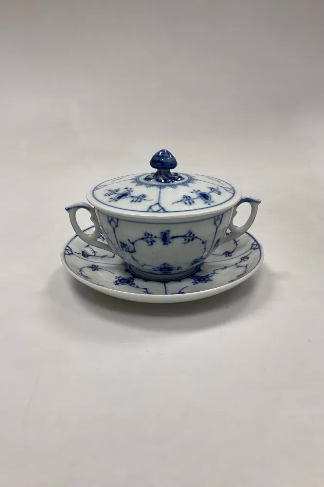 Royal Copenhagen Musselmalet Riflet Bouillon Kop med Underkop No. 2199