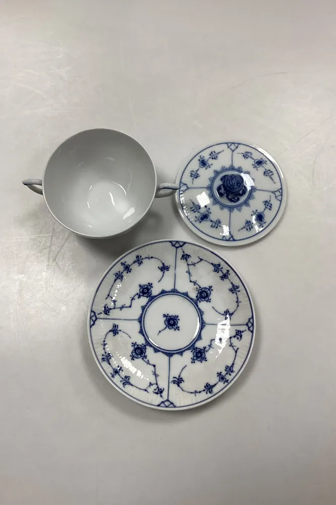Royal Copenhagen Musselmalet Riflet Bouillon Kop med Underkop No. 2199