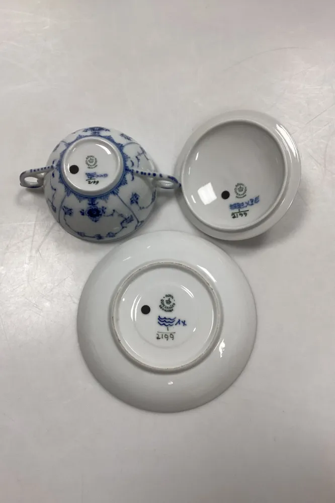 Royal Copenhagen Musselmalet Riflet Bouillon Kop med Underkop No. 2199