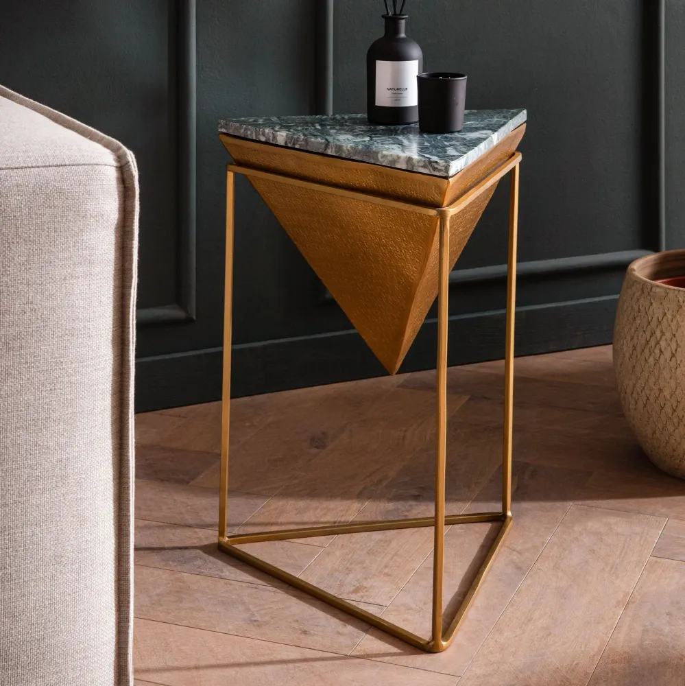 Sidebord, ægte marmor, stål, 37x37x53 cm, grøn og guld, lille trekantet sidebord, moderne stuebord, marmorbord med kendete...