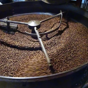 French Press Grinding coffee 13x18