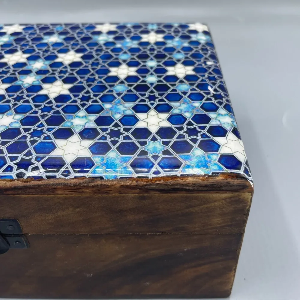 Keramisk glaseret træopbevaringsæske, blå stjerner 20x15x7.5cm