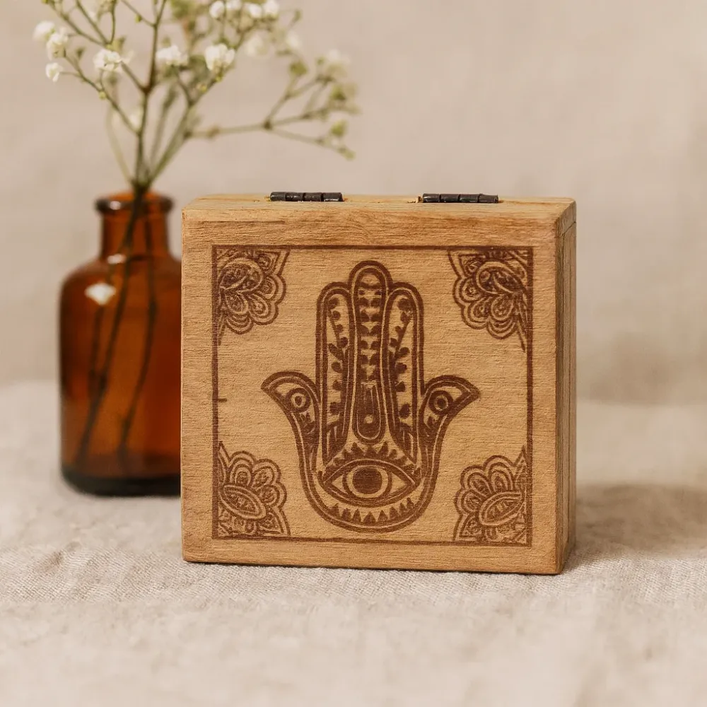 Lille firkantet æske Hamsa sort graveret 10x10x4.2cm