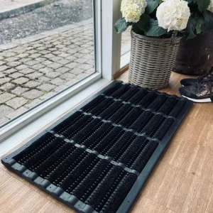 Dørmåtte - GUMMI MED BØRSTE I SORT - 45x75cm