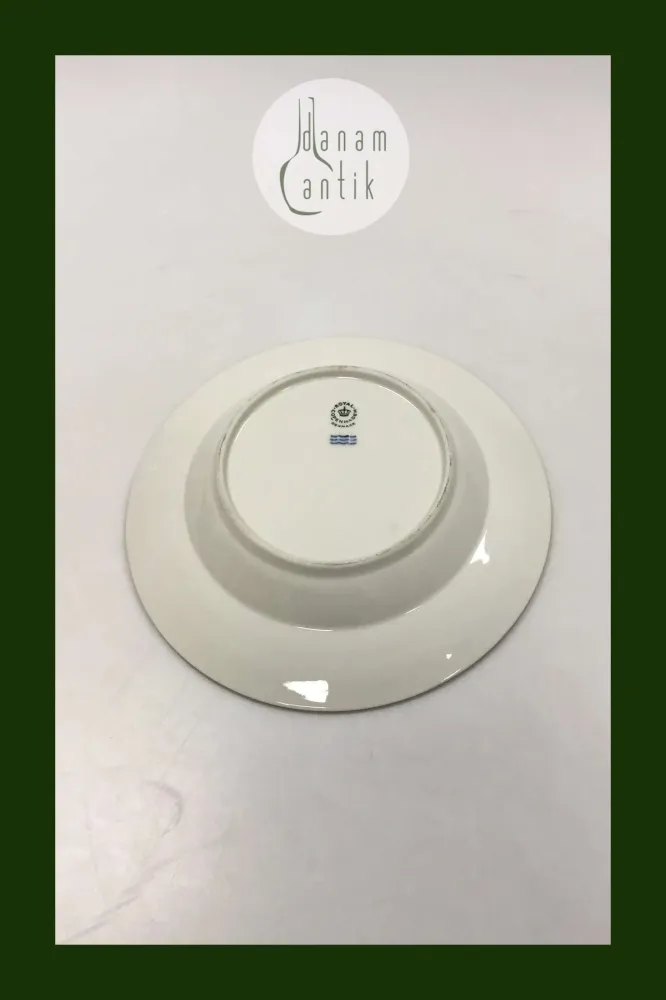 Royal Copenhagen Glat Cremefarvet stel Dyb Tallerken No 9587