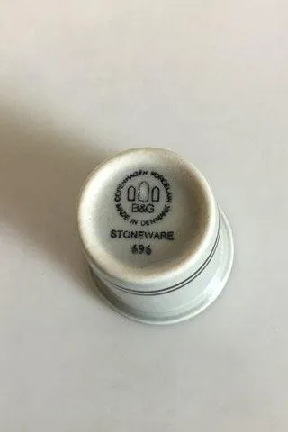 Bing og Grøndahl Stentøj Columbia Æggebæger No. 696