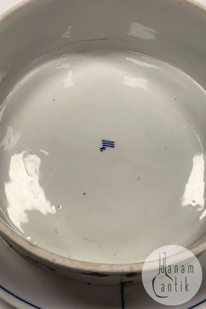 Antik Royal Copenhagen Musselmalet Riflet underdel til en Isklokke eller?