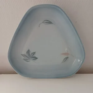 Bing & Grøndahl. Løvfald, Trekantet fad 23 cm. #354