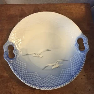 Bing & Grøndahl. Måge uden guld, Kagefad med øre 26 cm. #101