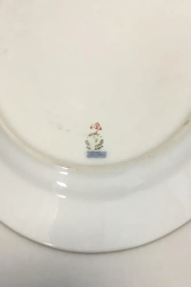 Royal Copenhagen Bellis og Følfod Stort ovalt fad No 9011