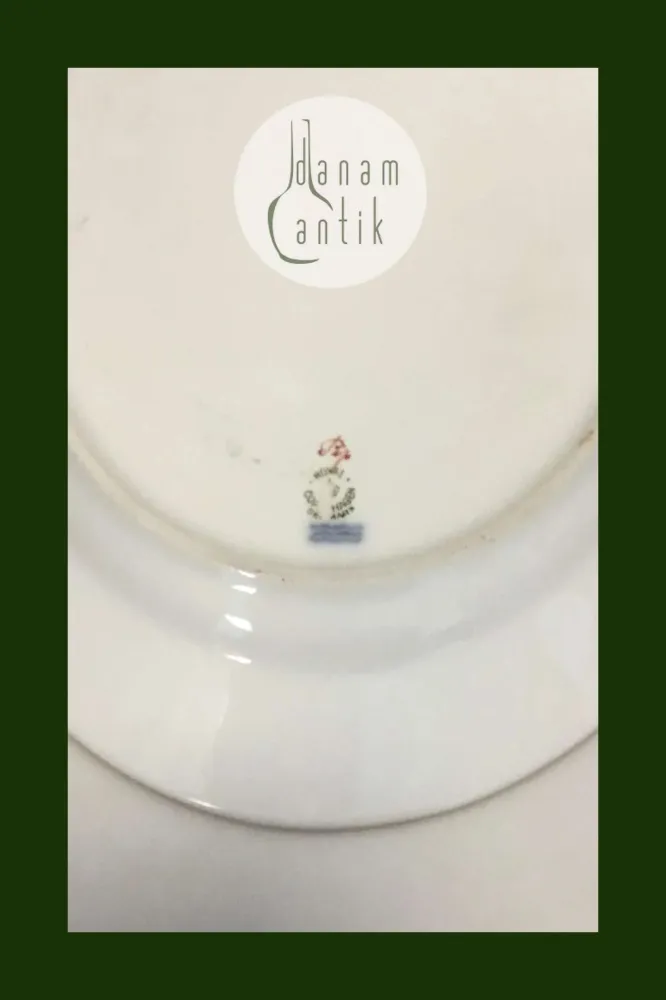 Royal Copenhagen Bellis og Følfod Stort ovalt fad No 9011