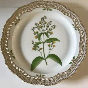 Royal Copenhagen Flora Danica Stor Rundt Gennembrudt Fad No 20/3528