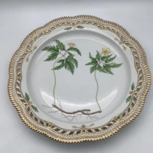 Royal Copenhagen Flora Danica Stor Rundt Gennembrudt Fad No 20/3528.