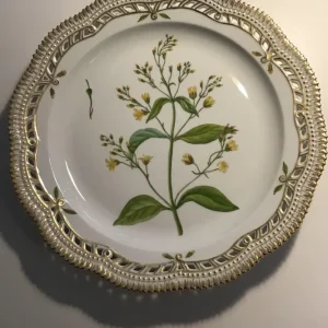 Royal Copenhagen Flora Danica Stor Rundt Fad No 20/3528.