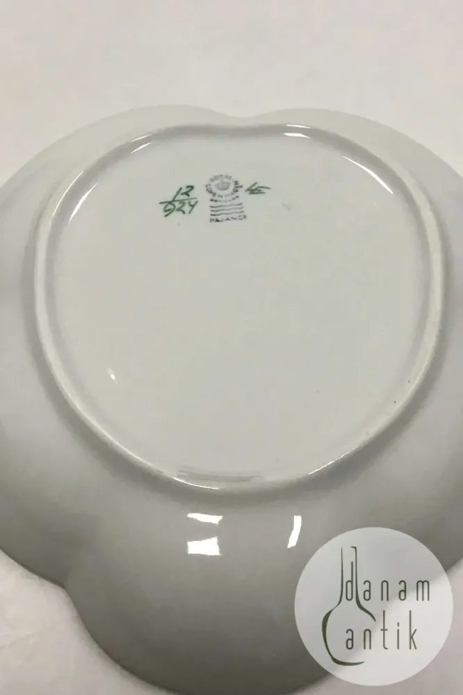 Royal Copenhagen Grøn Tranquebar Bladformet fad No 924