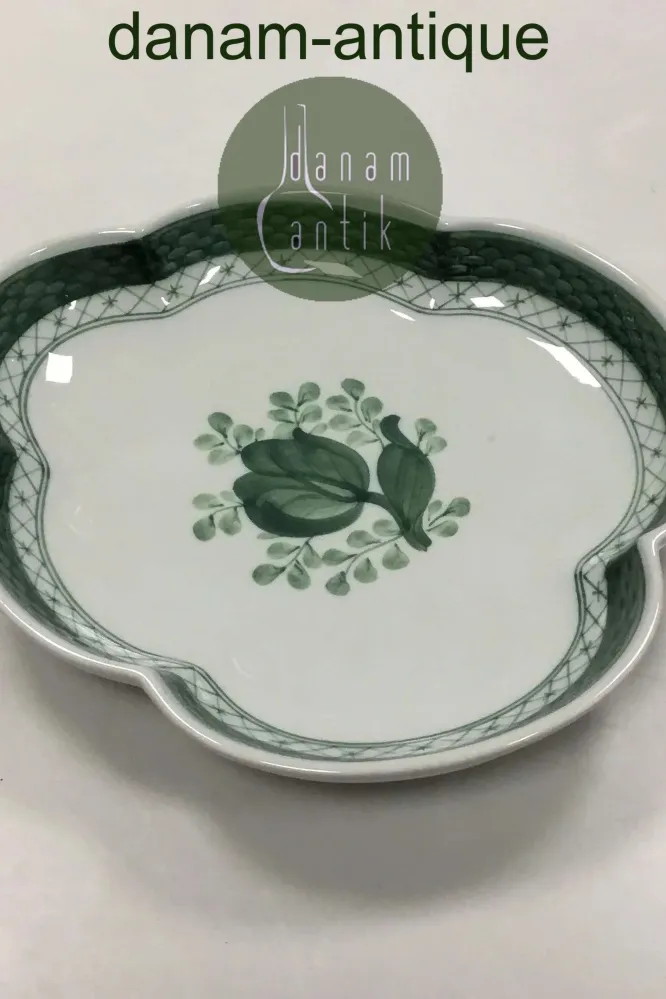 Royal Copenhagen Grøn Tranquebar Bladformet fad No 924