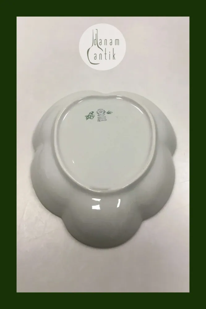 Royal Copenhagen Grøn Tranquebar Bladformet fad No 924