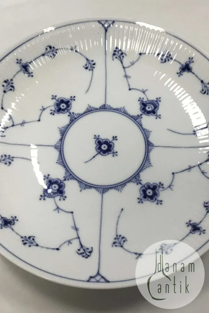 Royal Copenhagen Musselmalet Riflet Rundt fad No 9
