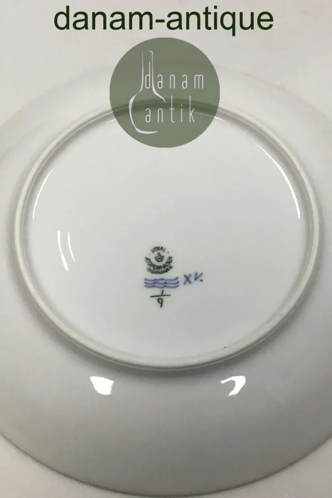 Royal Copenhagen Musselmalet Riflet Rundt fad No 9