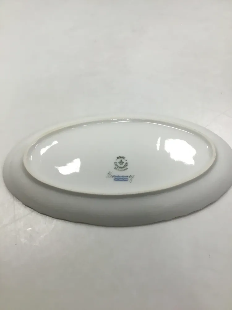Royal Copenhagen Sirius aflangt fad No 1689