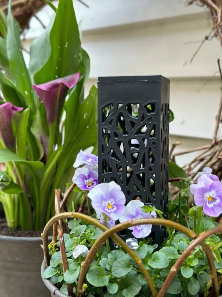 Fakkel med solceller – Black square