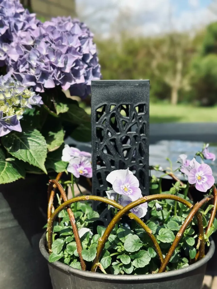 Fakkel med solceller – Black square