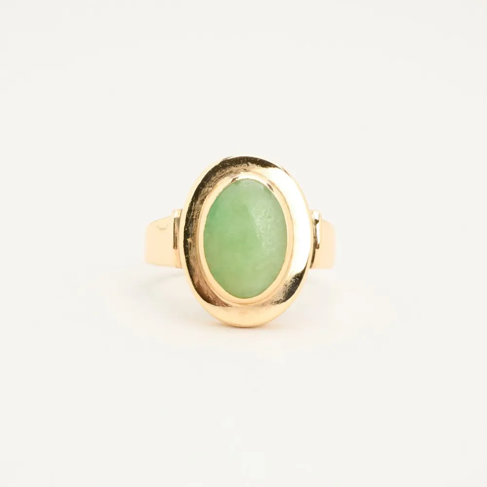 Cocktail ring i 14K guld med en jade, str. 51