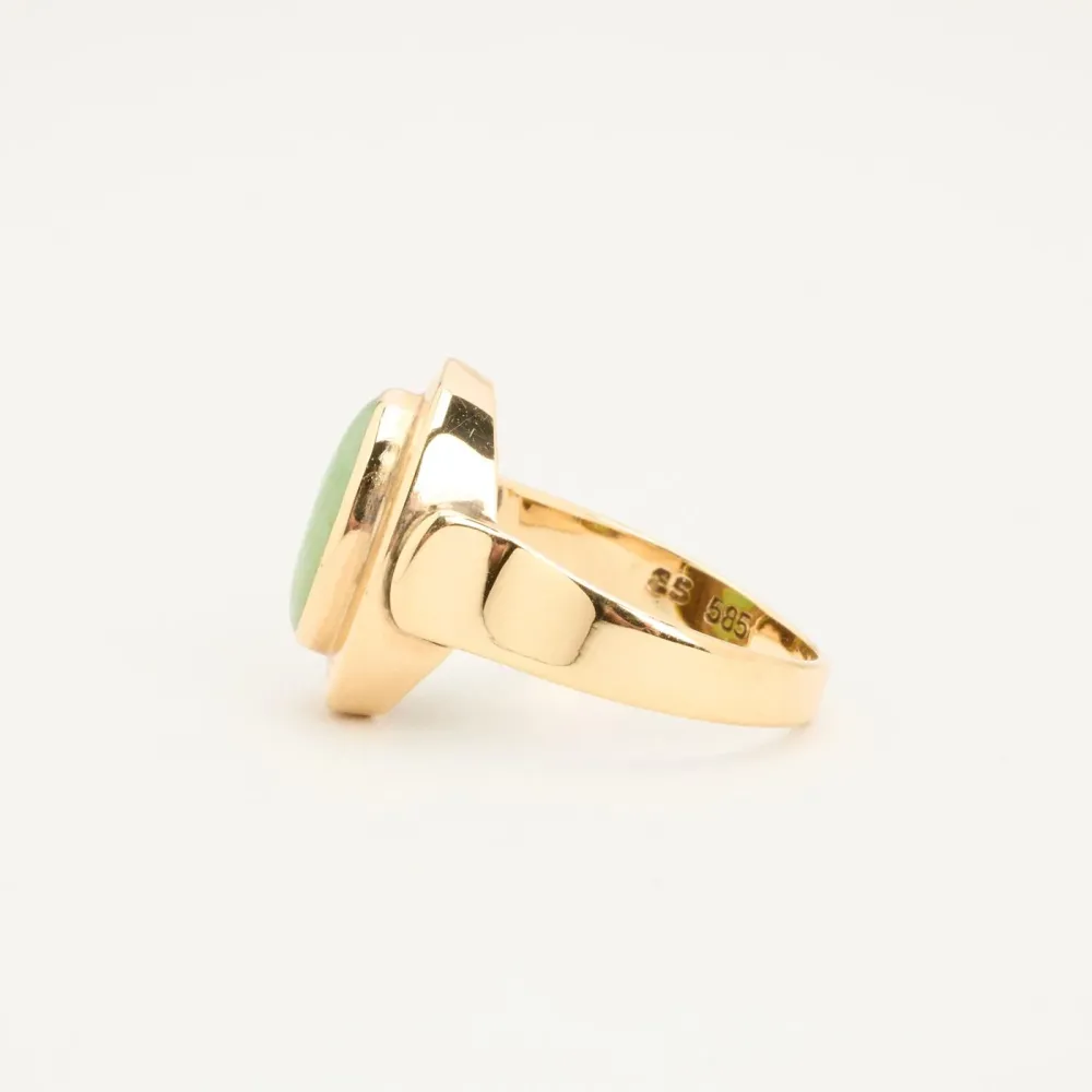 Cocktail ring i 14K guld med en jade, str. 51