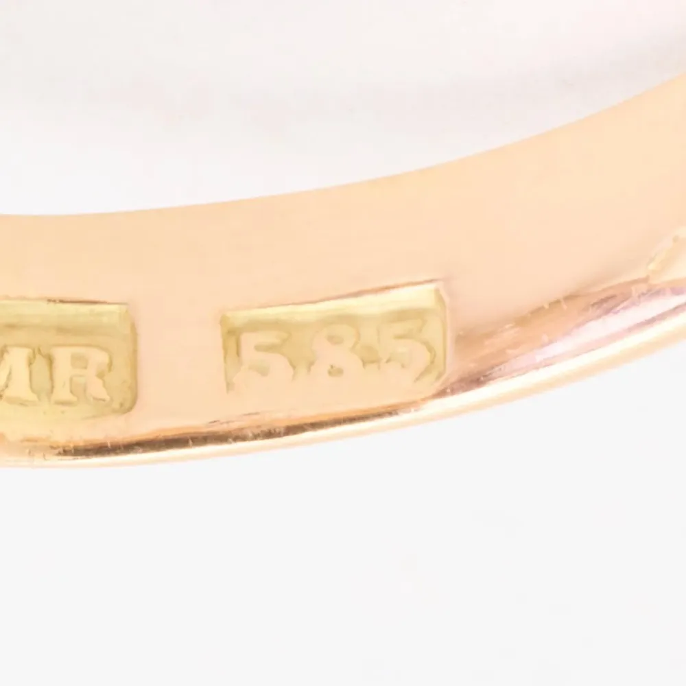 Cocktailring i 14K guld med en violet sten, Str. 50